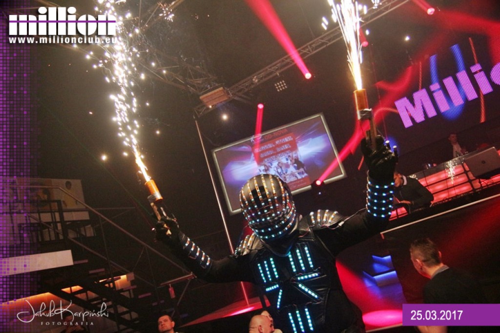 Sobotnia noc w klubie Million