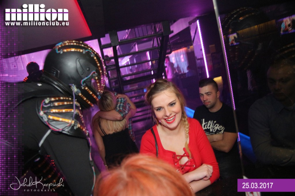 Sobotnia noc w klubie Million