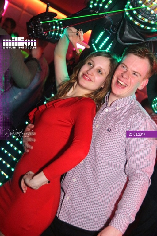 Sobotnia noc w klubie Million
