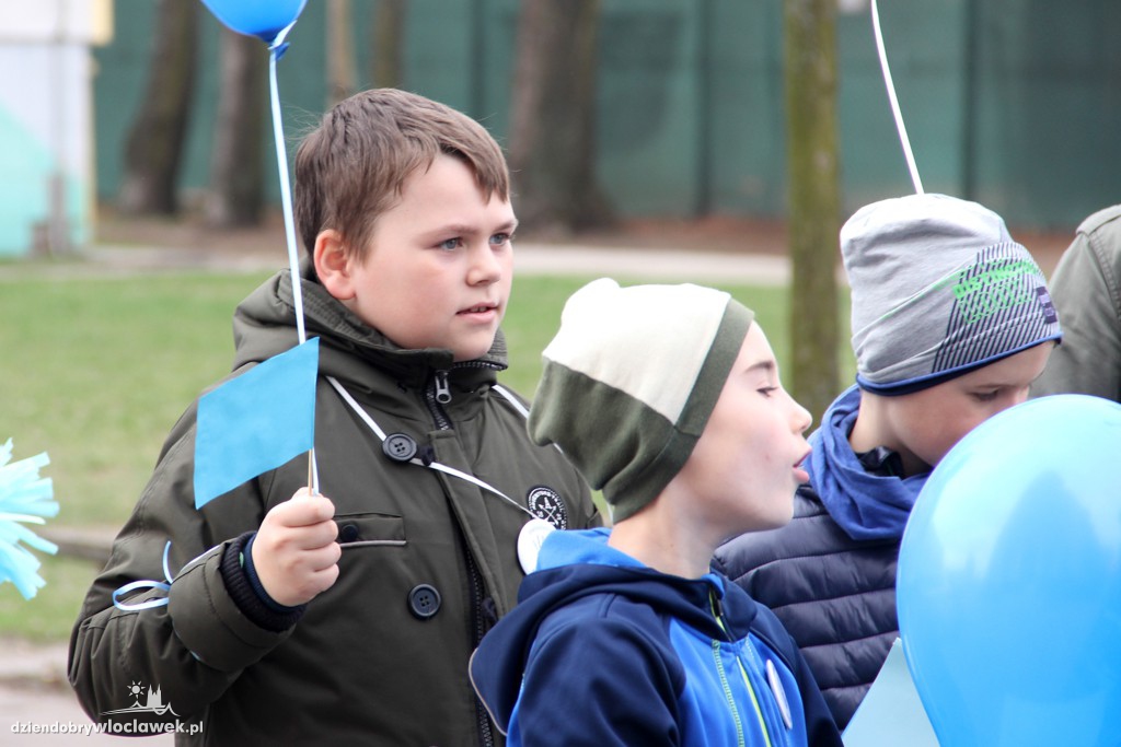 W chmury dla autyzmu - SP 20 na niebiesko