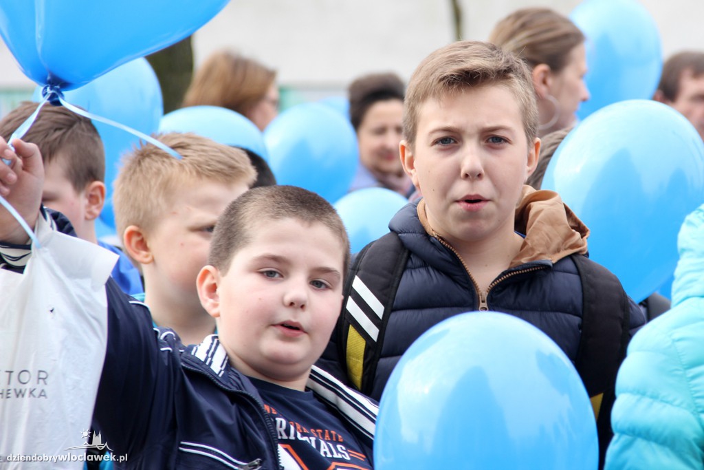 W chmury dla autyzmu - SP 20 na niebiesko