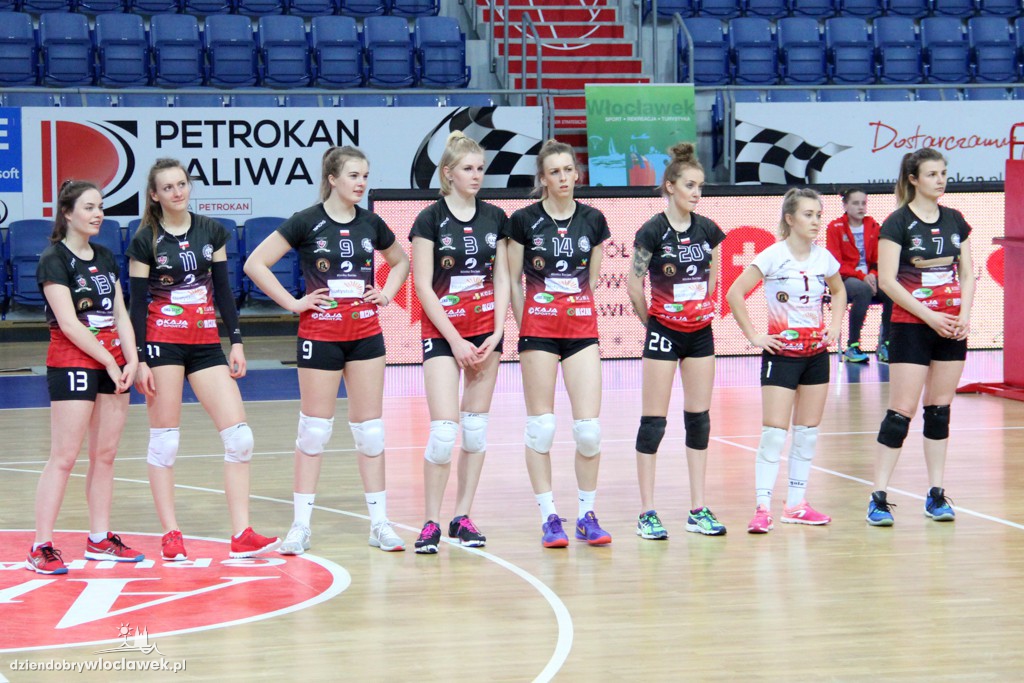 Mecz II ligi siatkówki kobiet w Hali Mistrzów