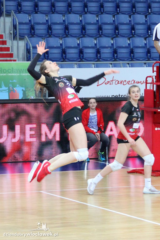 Mecz II ligi siatkówki kobiet w Hali Mistrzów