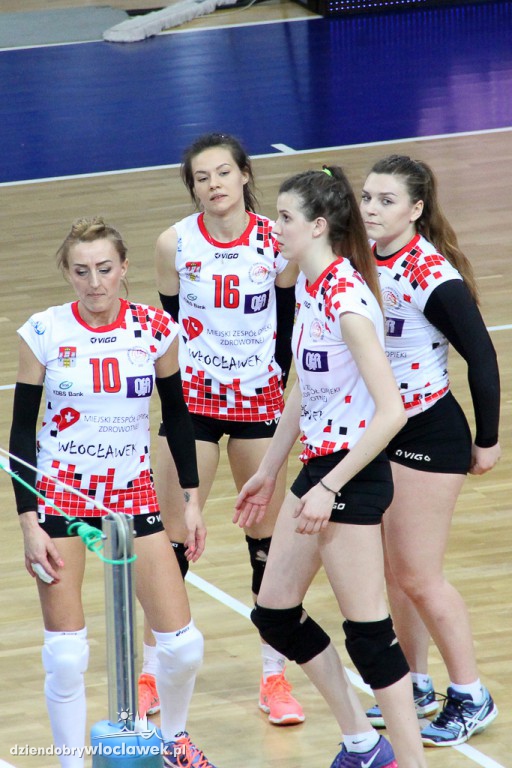 Mecz II ligi siatkówki kobiet w Hali Mistrzów