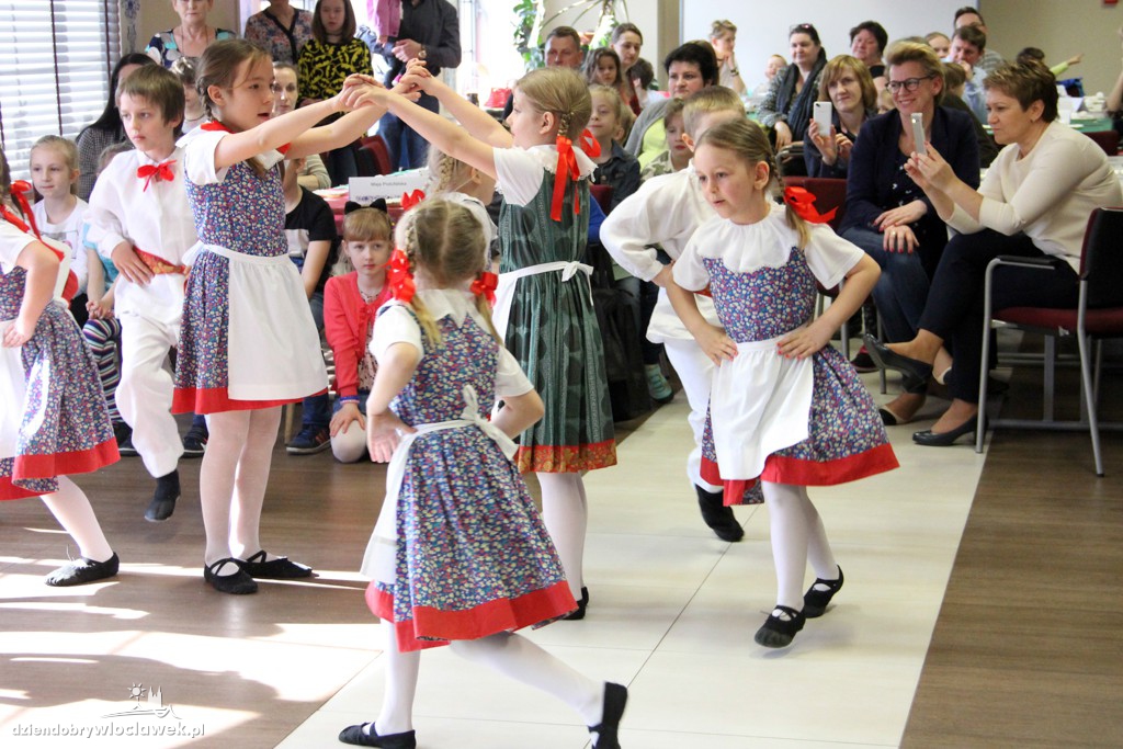 Z malowanej skrzyni - Malujemy jajka