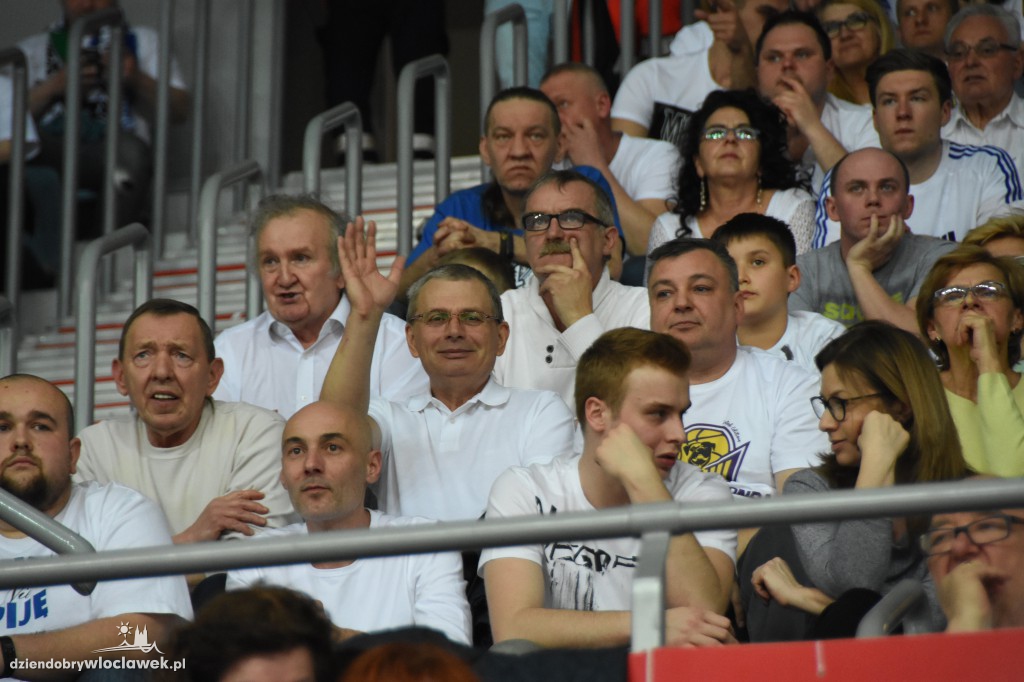 Kibice na meczu Anwil - Stelmet w Hali Mistrzów