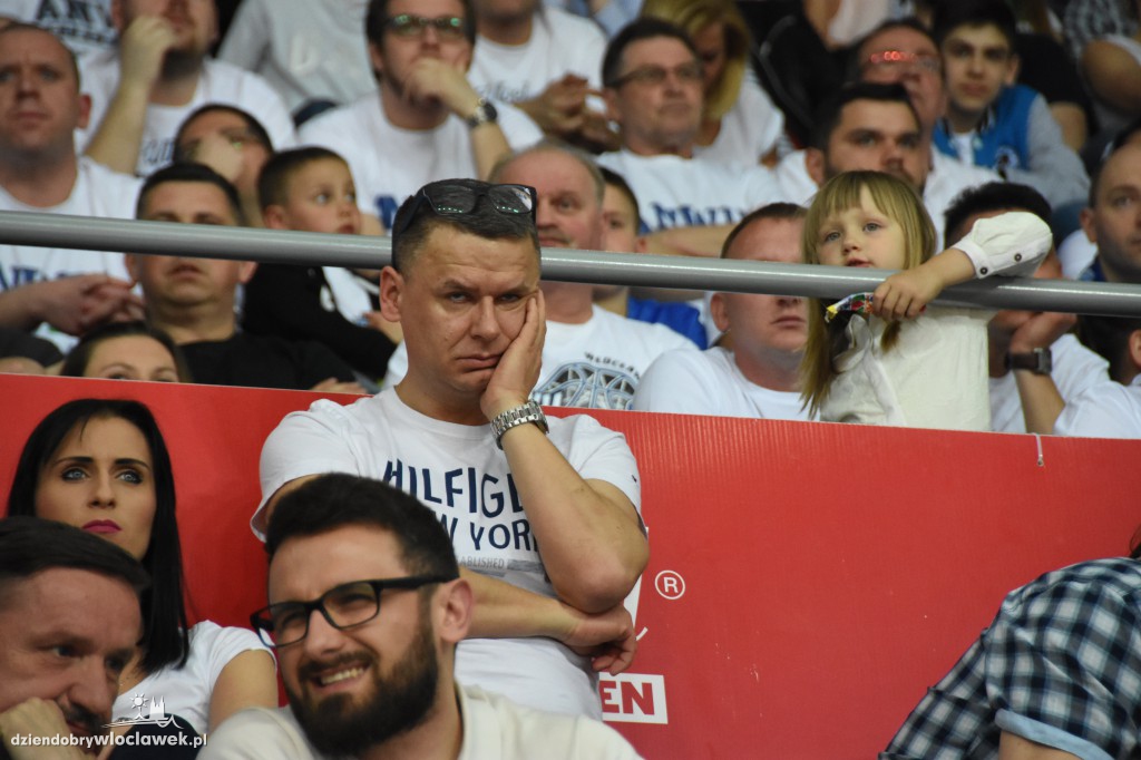 Kibice na meczu Anwil - Stelmet w Hali Mistrzów