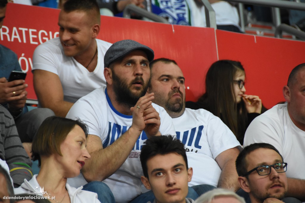 Kibice na meczu Anwil - Stelmet w Hali Mistrzów