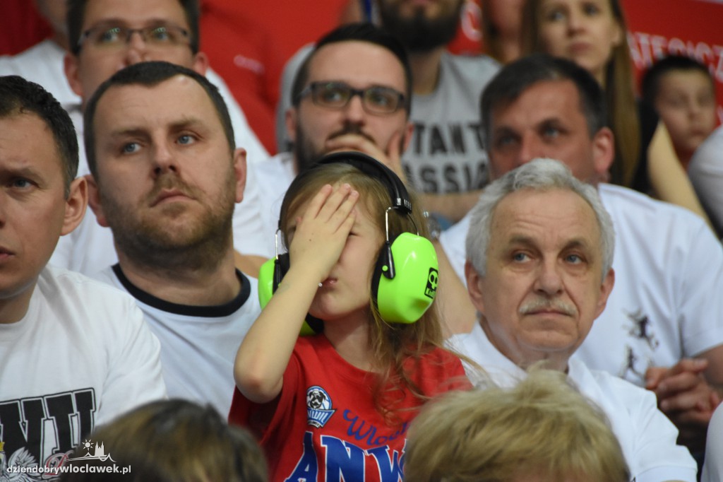 Kibice na meczu Anwil - Stelmet w Hali Mistrzów
