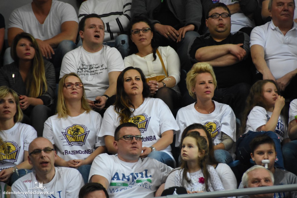 Kibice na meczu Anwil - Stelmet w Hali Mistrzów