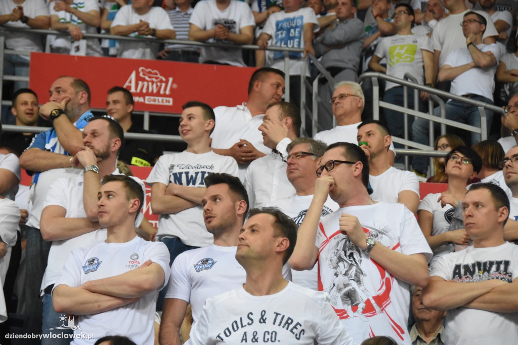 Kibice na meczu Anwil - Stelmet w Hali Mistrzów