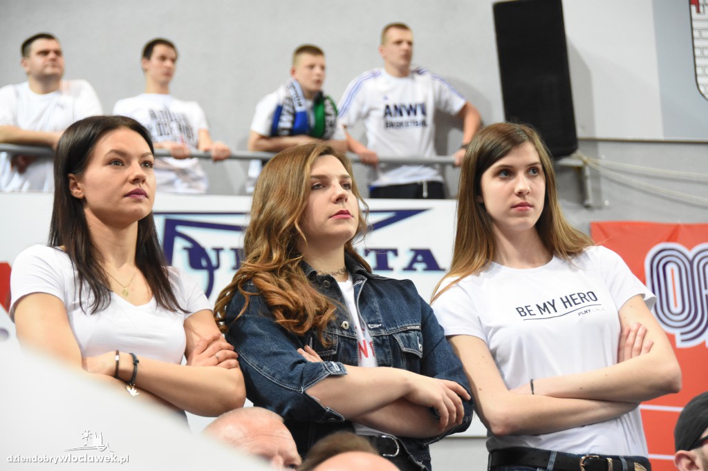 Kibice na meczu Anwil - Stelmet w Hali Mistrzów