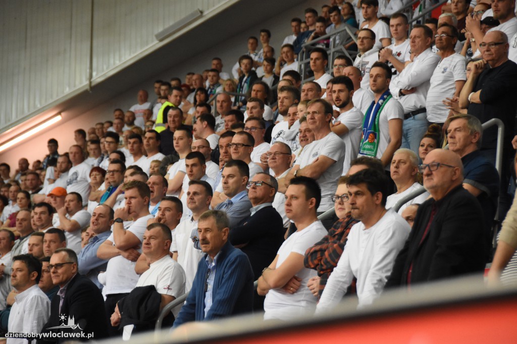 Kibice na meczu Anwil - Stelmet w Hali Mistrzów