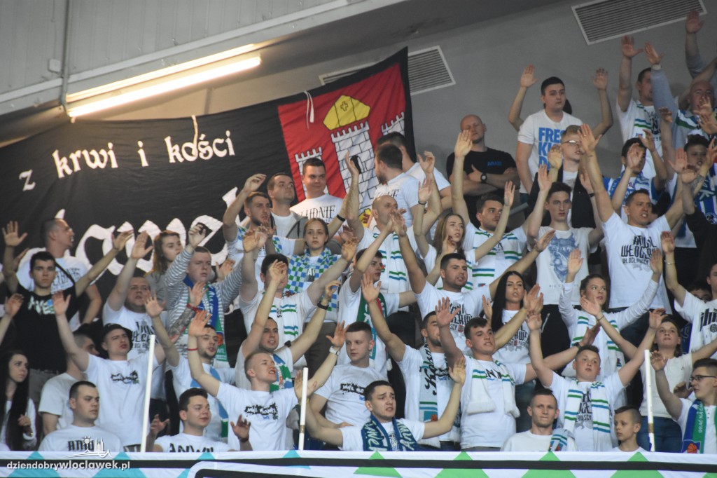 Kibice na meczu Anwil - Stelmet w Hali Mistrzów