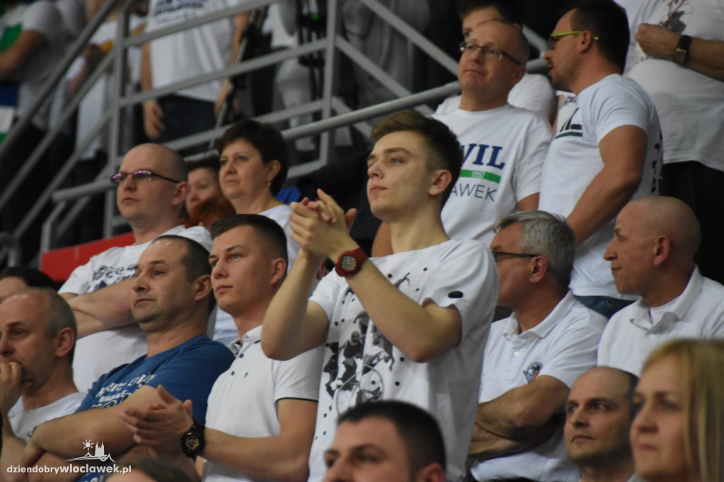 Kibice na meczu Anwil - Stelmet w Hali Mistrzów