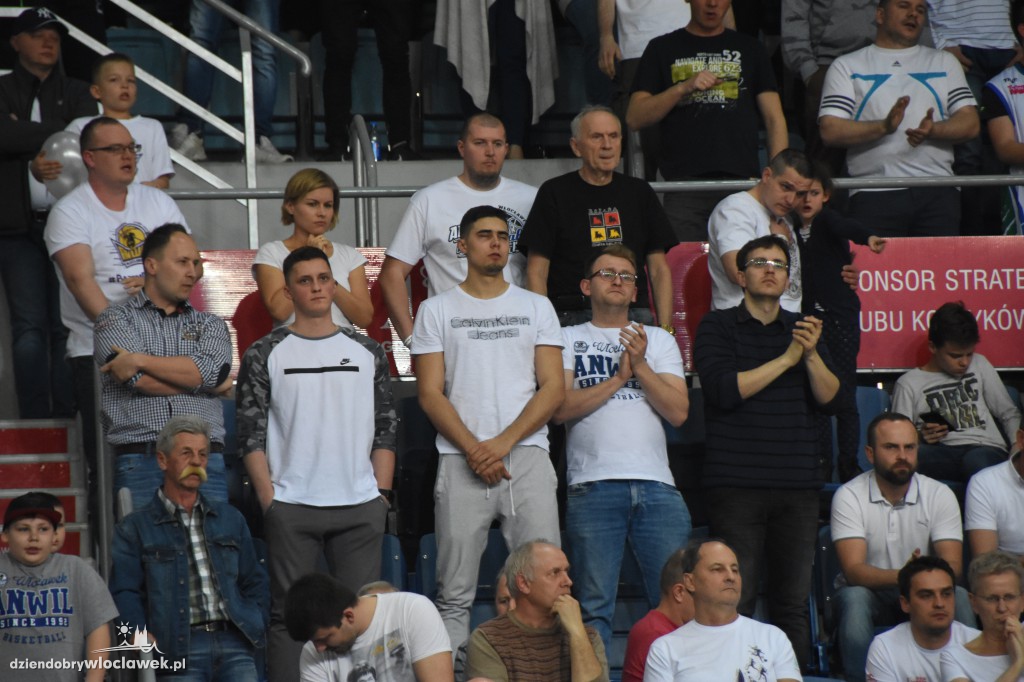 Kibice na meczu Anwil - Stelmet w Hali Mistrzów