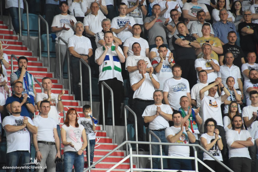 Kibice na meczu Anwil - Stelmet w Hali Mistrzów