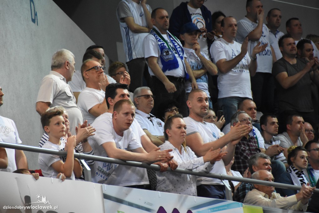 Kibice na meczu Anwil - Stelmet w Hali Mistrzów