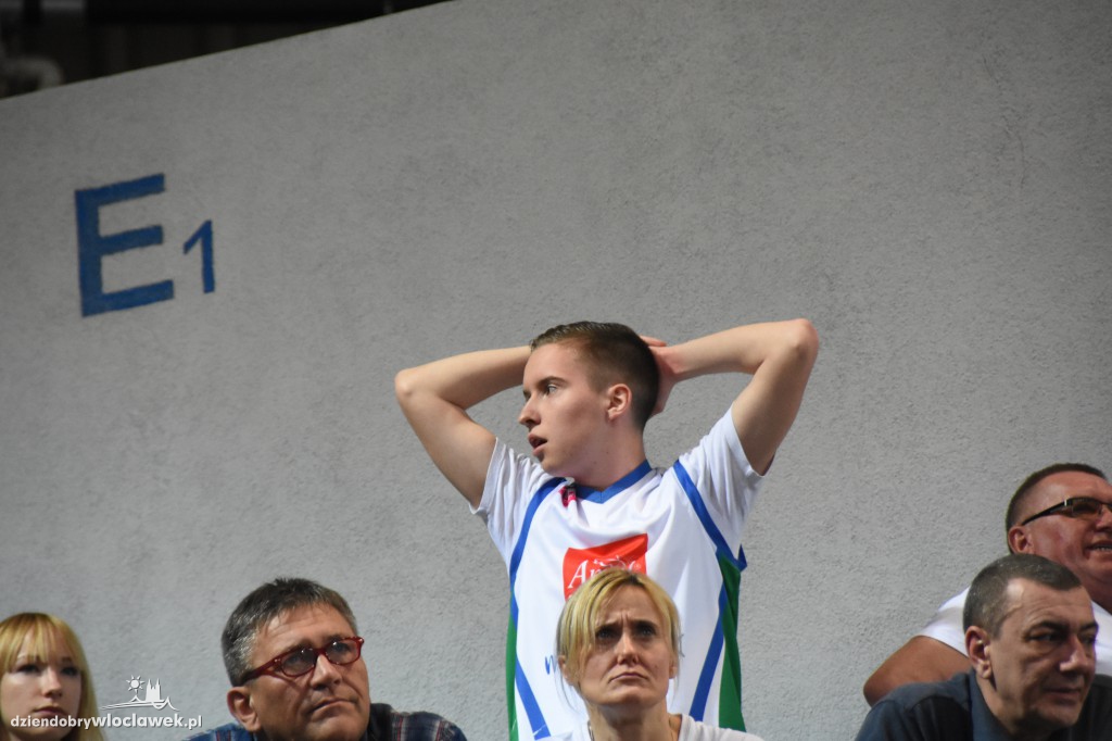 Kibice na meczu Anwil - Stelmet w Hali Mistrzów