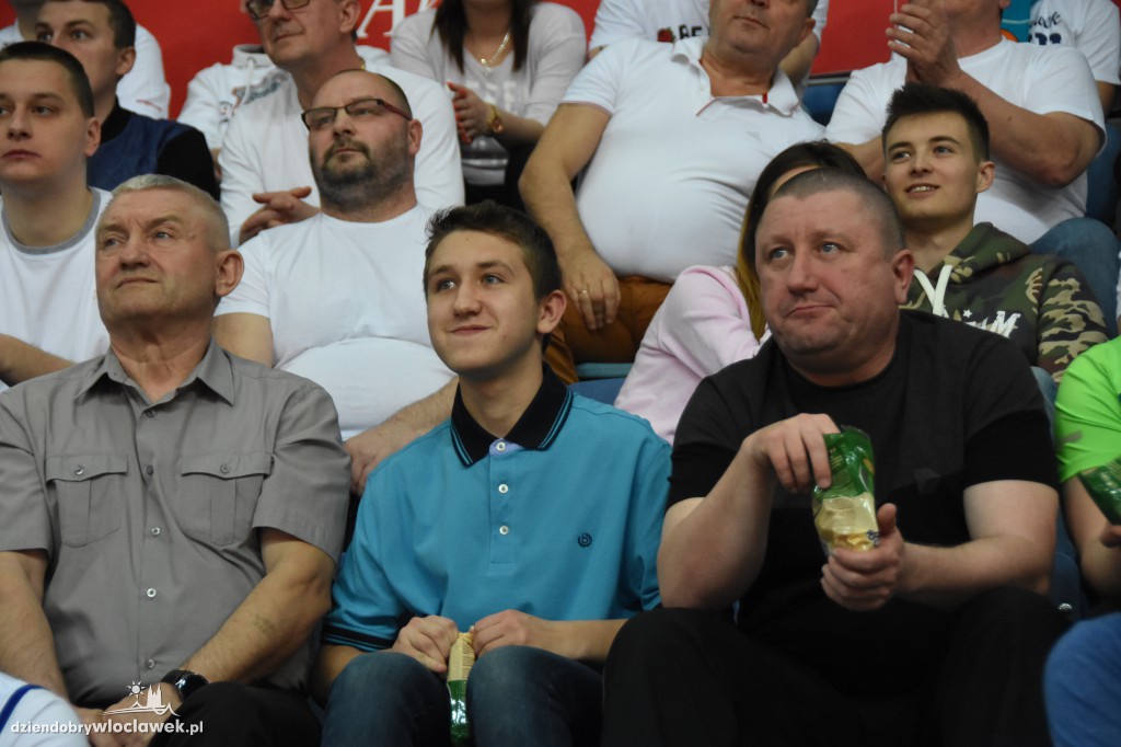 Kibice na meczu Anwil - Stelmet w Hali Mistrzów