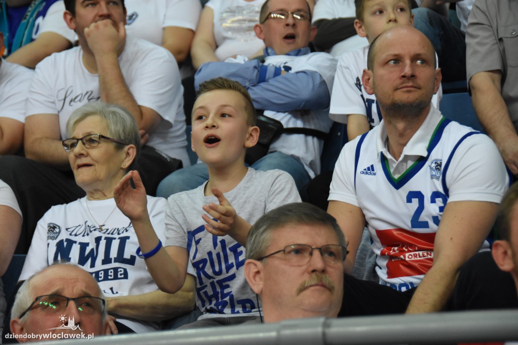 Kibice na meczu Anwil - Stelmet w Hali Mistrzów