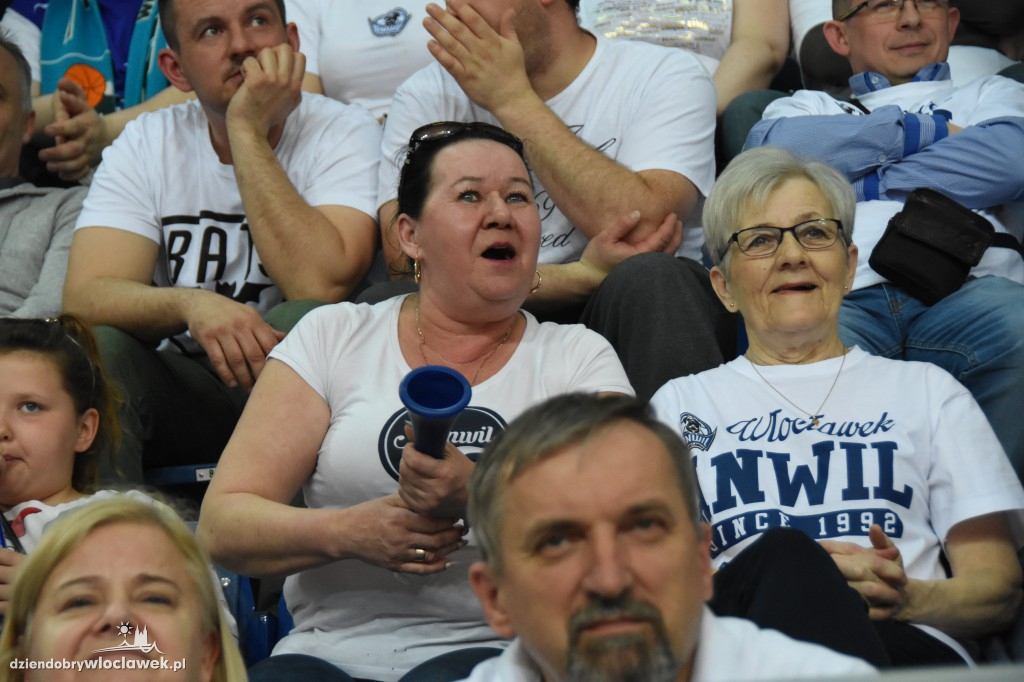 Kibice na meczu Anwil - Stelmet w Hali Mistrzów