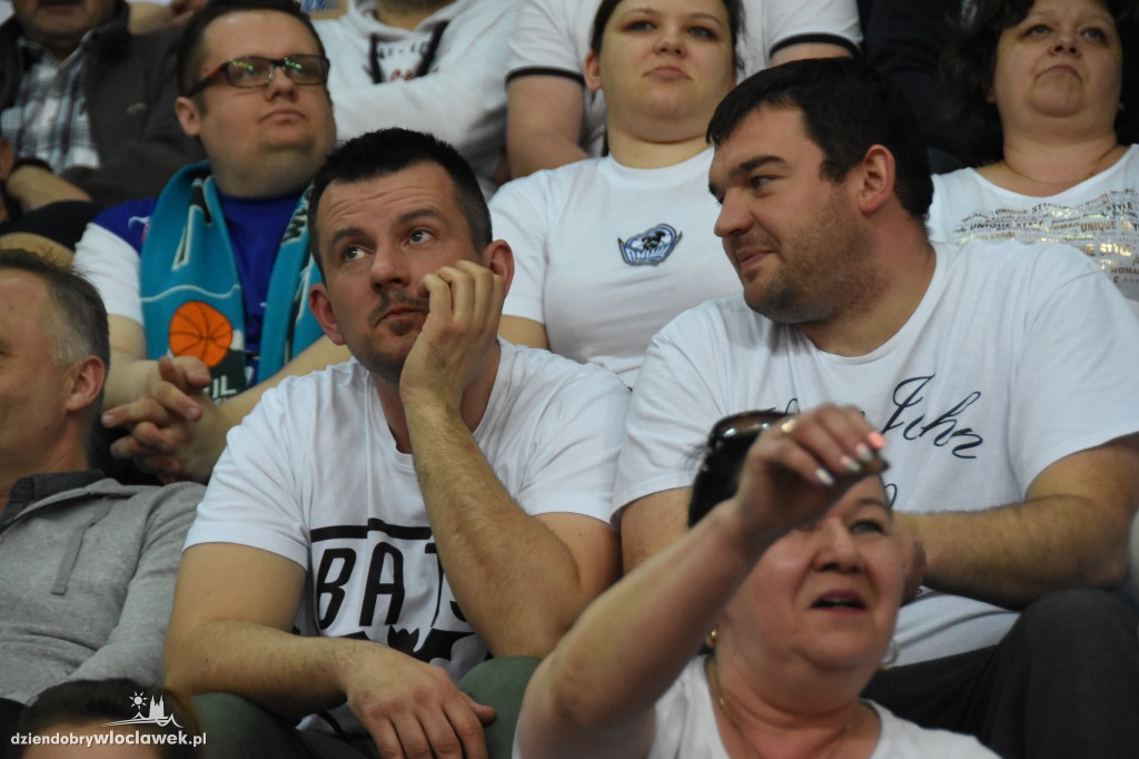 Kibice na meczu Anwil - Stelmet w Hali Mistrzów