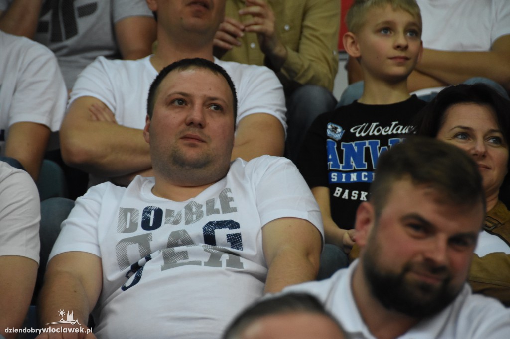 Kibice na meczu Anwil - Stelmet w Hali Mistrzów