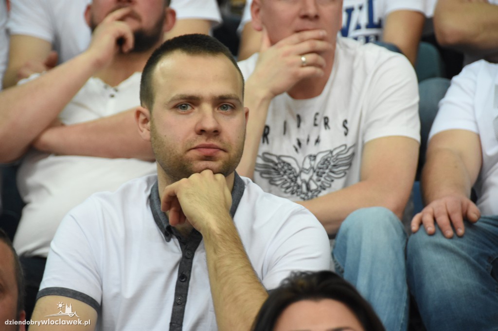 Kibice na meczu Anwil - Stelmet w Hali Mistrzów