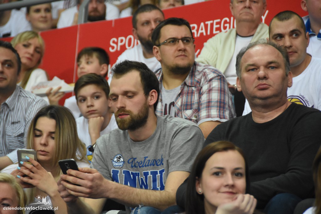 Kibice na meczu Anwil - Stelmet w Hali Mistrzów