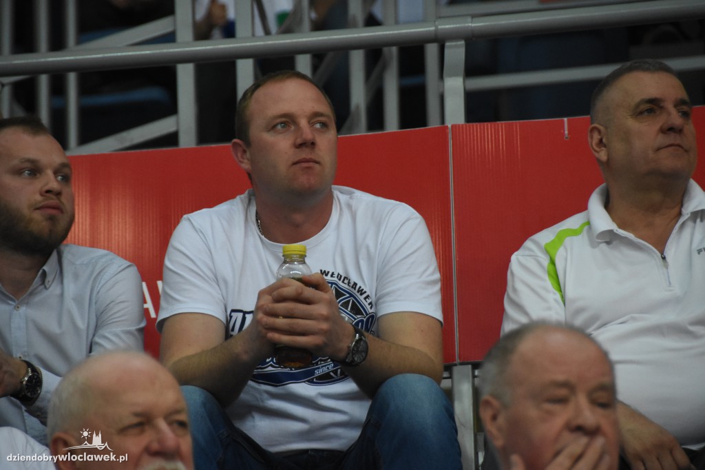 Kibice na meczu Anwil - Stelmet w Hali Mistrzów