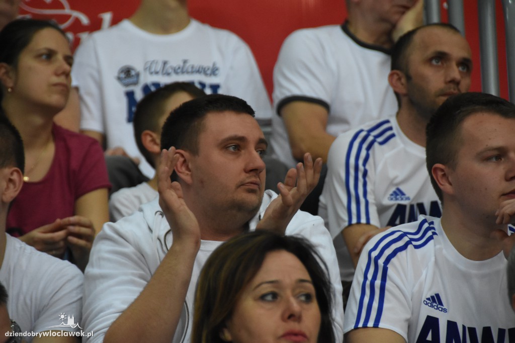 Kibice na meczu Anwil - Stelmet w Hali Mistrzów