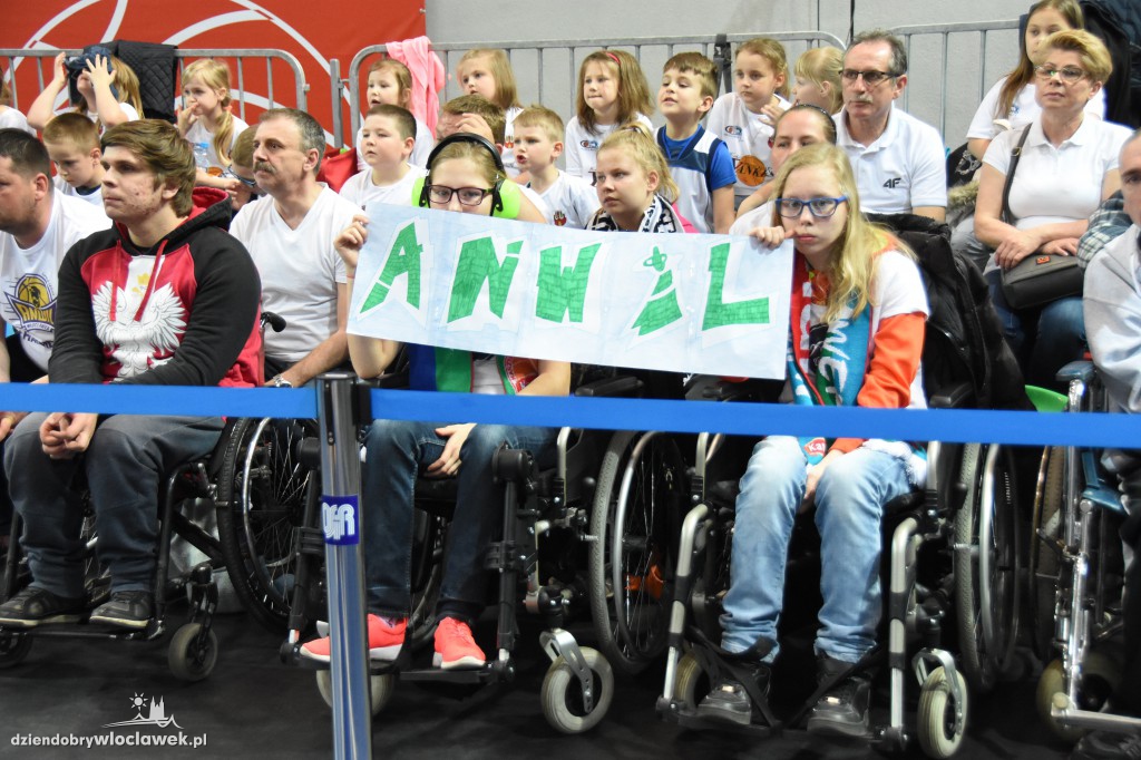 Kibice na meczu Anwil - Stelmet w Hali Mistrzów