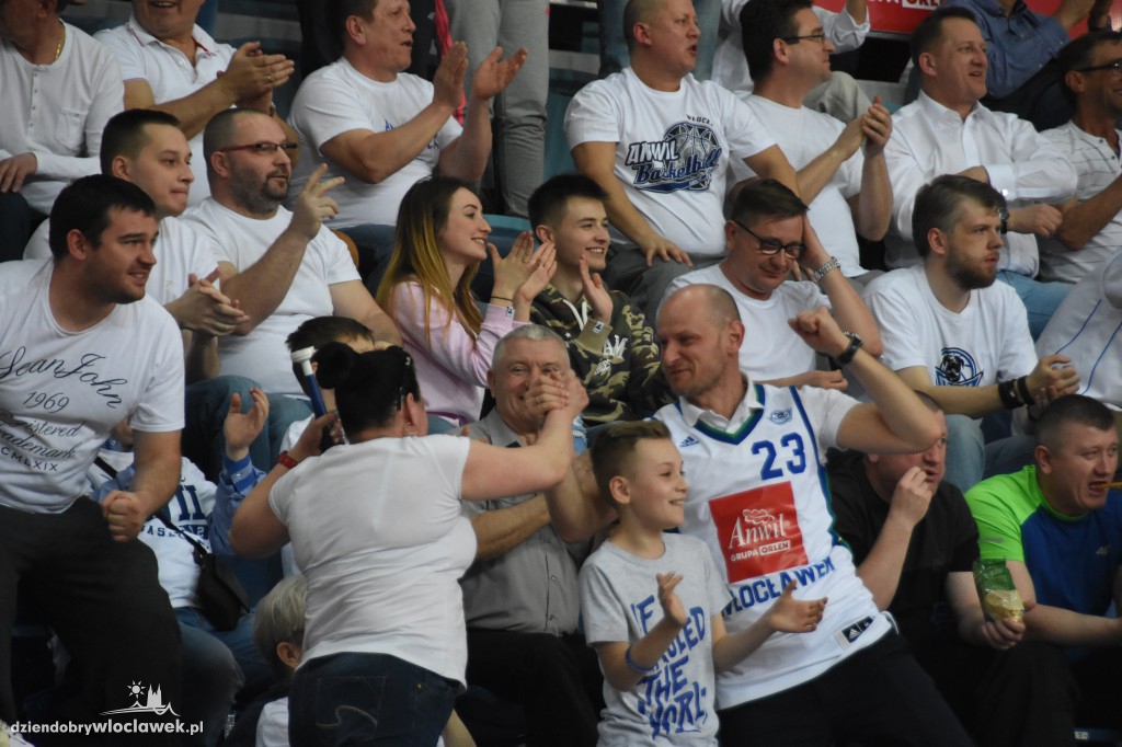 Kibice na meczu Anwil - Stelmet w Hali Mistrzów