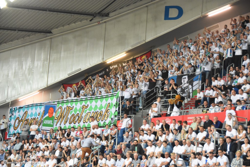 Kibice na meczu Anwil - Stelmet w Hali Mistrzów
