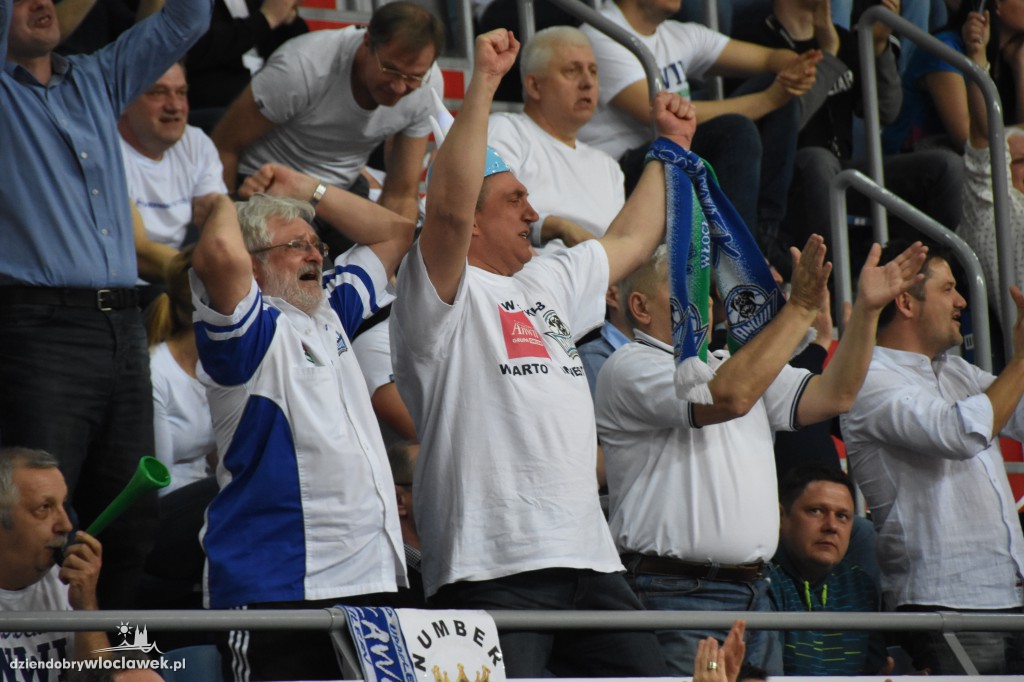 Kibice na meczu Anwil - Stelmet w Hali Mistrzów