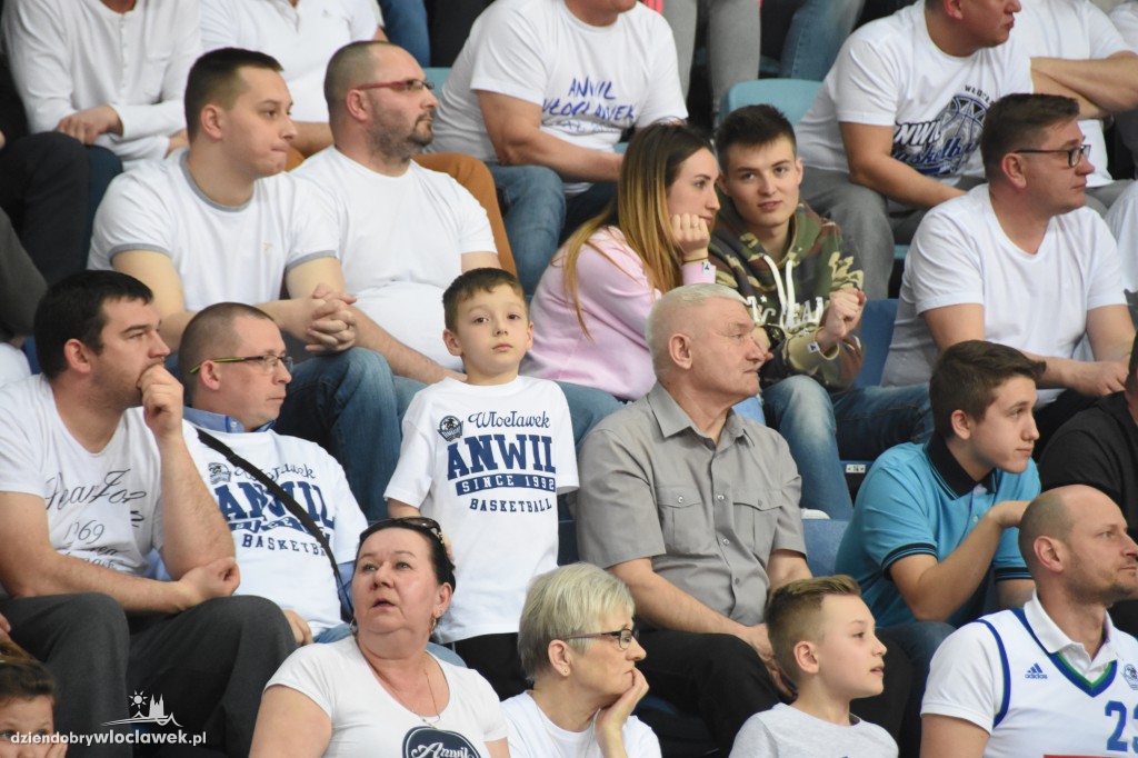 Kibice na meczu Anwil - Stelmet w Hali Mistrzów