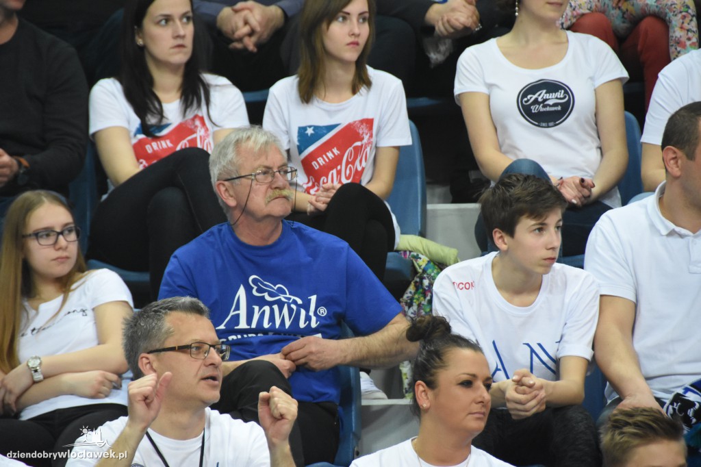 Kibice na meczu Anwil - Stelmet w Hali Mistrzów