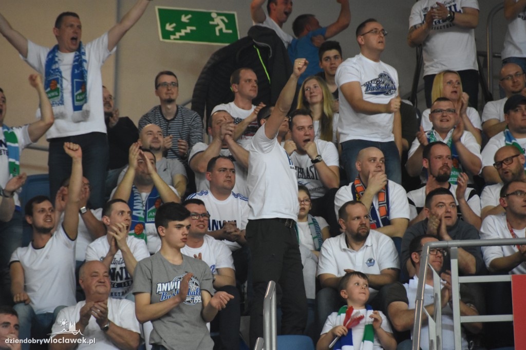 Kibice na meczu Anwil - Stelmet w Hali Mistrzów