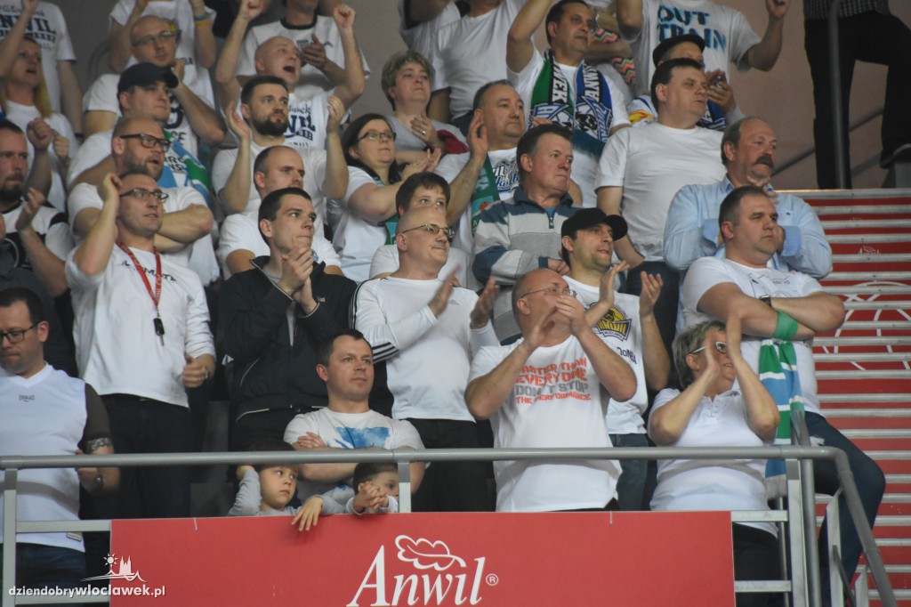 Kibice na meczu Anwil - Stelmet w Hali Mistrzów