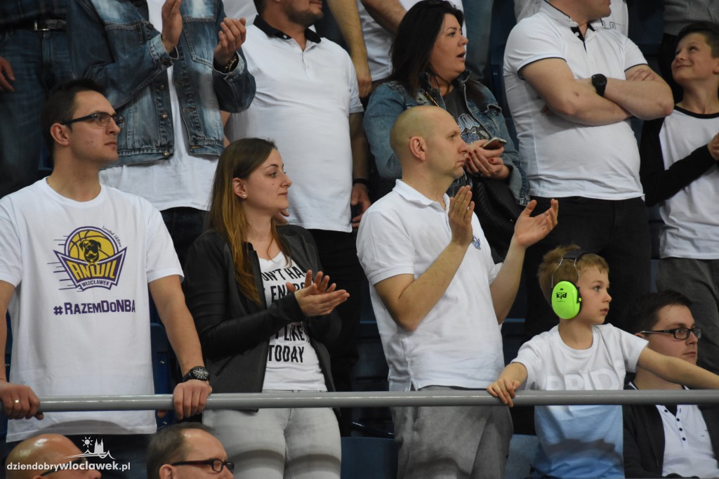 Kibice na meczu Anwil - Stelmet w Hali Mistrzów