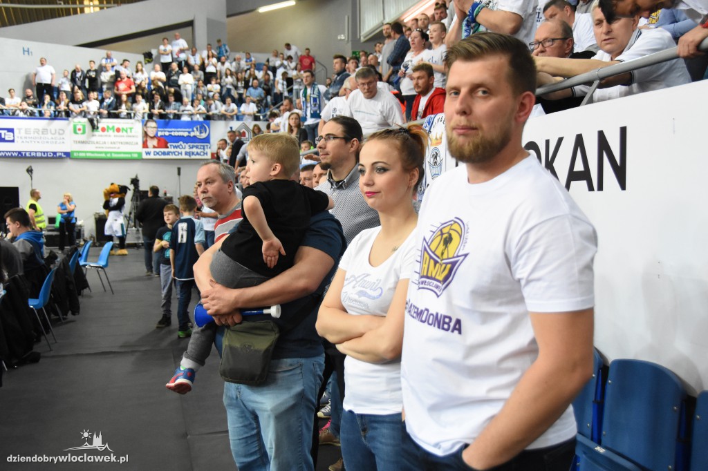 Kibice na meczu Anwil - Stelmet w Hali Mistrzów