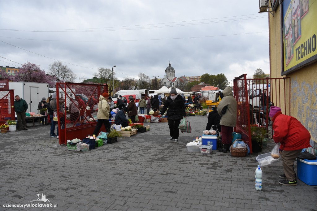 Świąteczne zakupy na targowisku