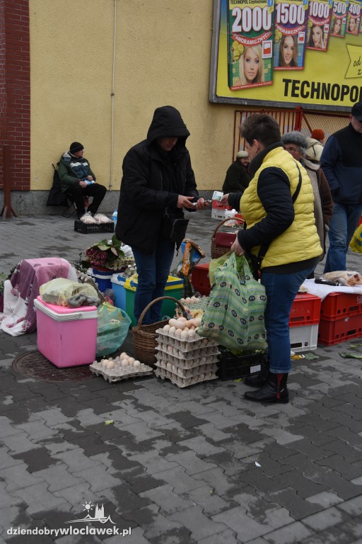 Świąteczne zakupy na targowisku