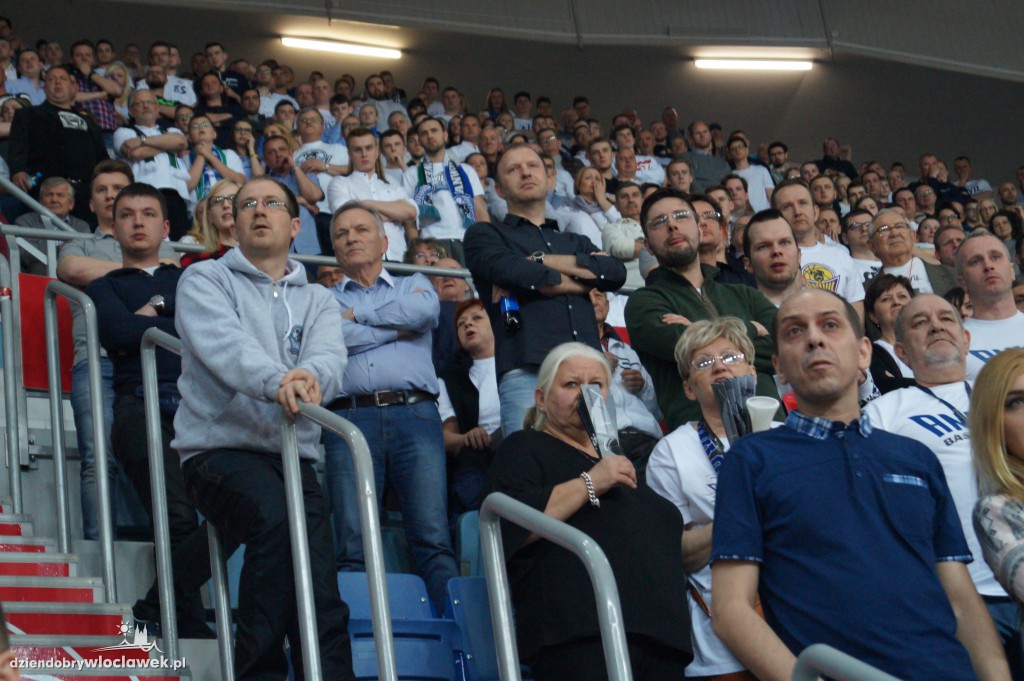 Kibice na meczu Anwil - Rosa w Hali Mistrzów