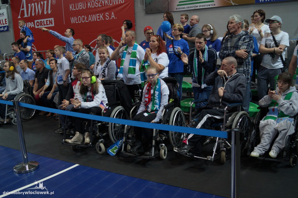 Kibice na meczu Anwil - Rosa w Hali Mistrzów