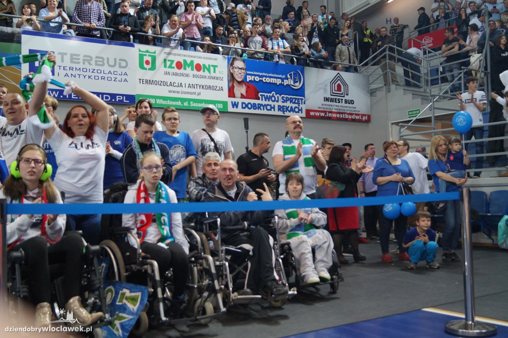 Kibice na meczu Anwil - Rosa w Hali Mistrzów