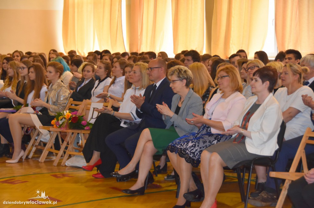 Pożegnanie uczniów klas III w Koperniku