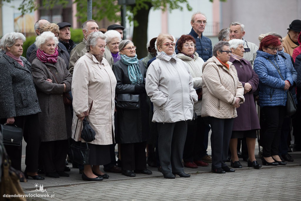 Ognisko patriotyczne przy pomniku