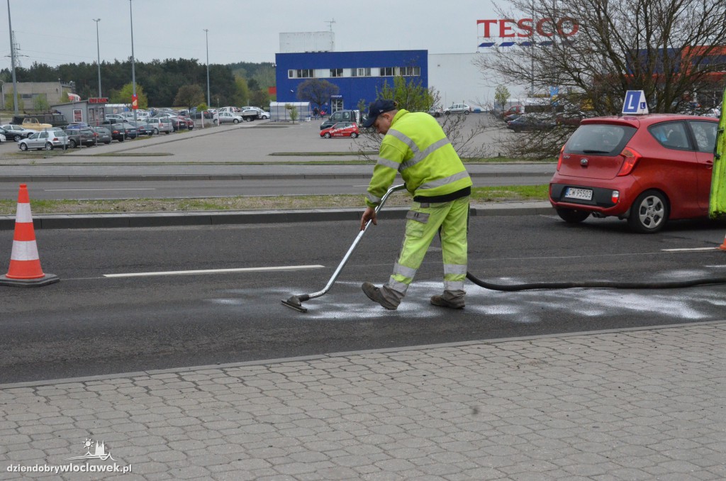 Część z PKS-u uszkodziła osobówkę